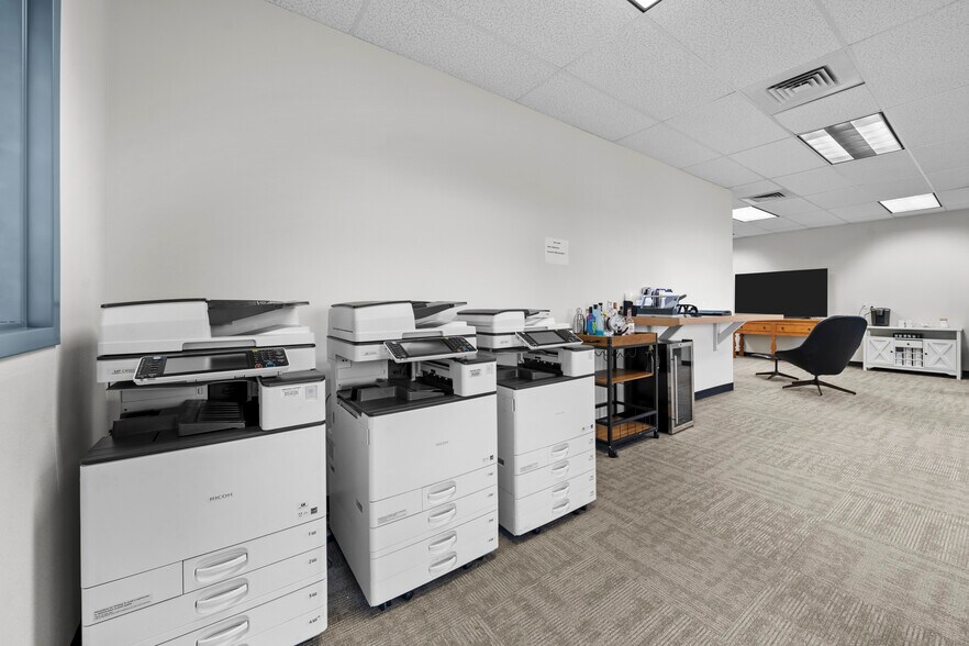 More Photos Of 675 Orchard Heights Rd, Salem Medical For Sale