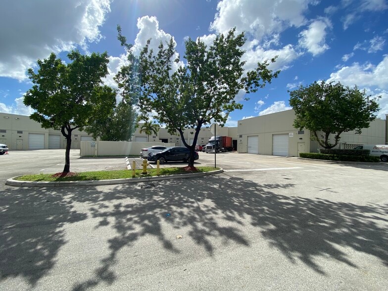 More Photos Of 2051 NW 112th Ave, Doral Showroom For Sale