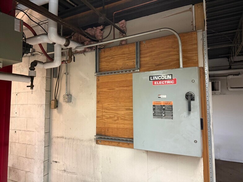 More Photos Of 1225 Streng St, Cincinnati Manufacturing For Sale