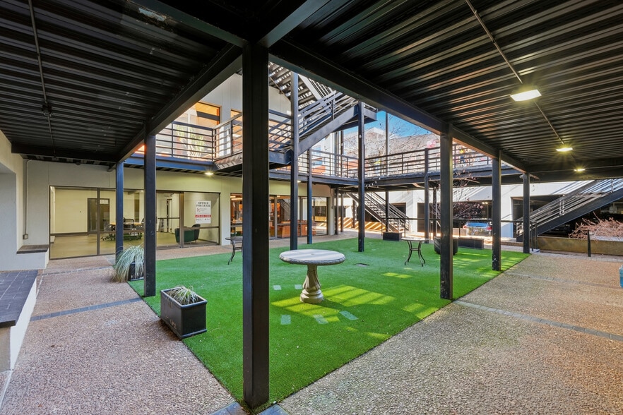 More Photos Of 21 W Mountain St, Fayetteville Storefront Retail Office For Lease