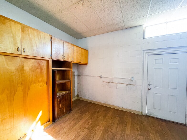 More Photos Of 100 N Ashwood Ave, Ventura General Retail For Sale