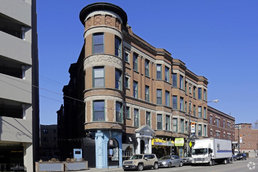 Primary Photo Of 2850 N Clark St, Chicago Apartments For Lease