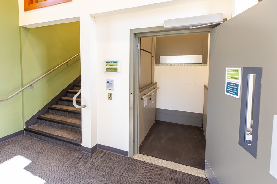 More Photos Of 200 W Railroad Ave, Plains Medical For Sale