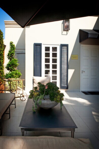 More Photos Of 450 S Beverly Dr, Beverly Hills Office For Lease