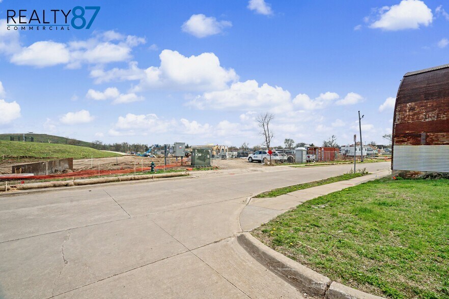 More Photos Of 44 17th Ave SW, Cedar Rapids Warehouse For Lease