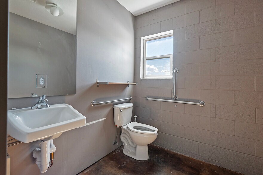More Photos Of 821 E 400 S, Salt Lake City Storefront Retail Office For Sale