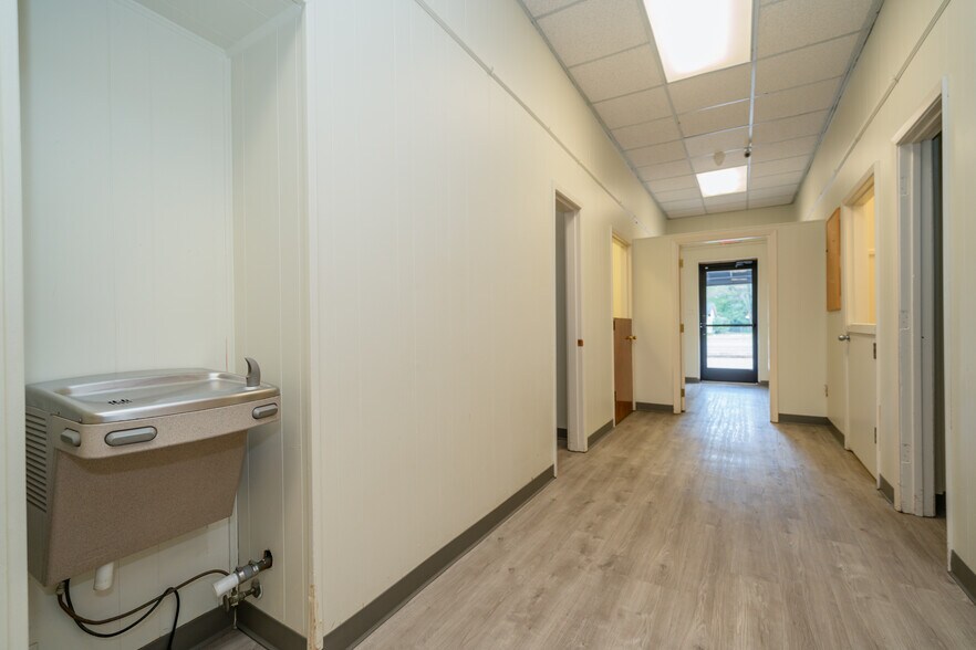 More Photos Of 1809 Alpine Rd, Longview Office For Sale