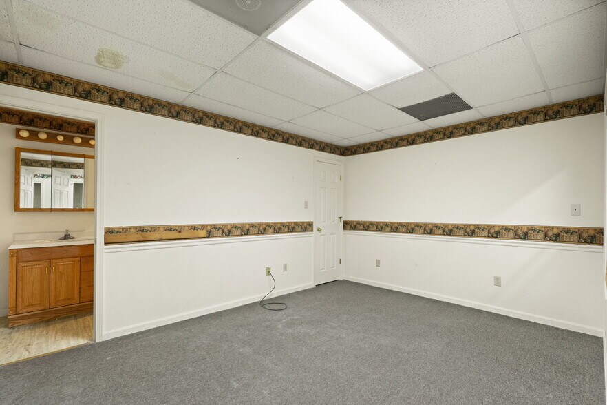 More Photos Of , Scottsburg Unknown For Sale