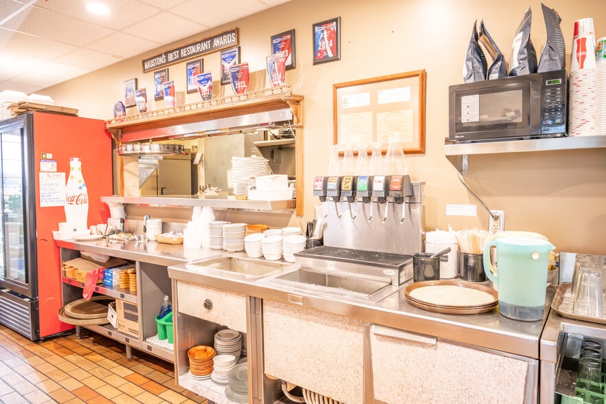 More Photos Of 532 Gateway Ave, Mauston Restaurant For Sale