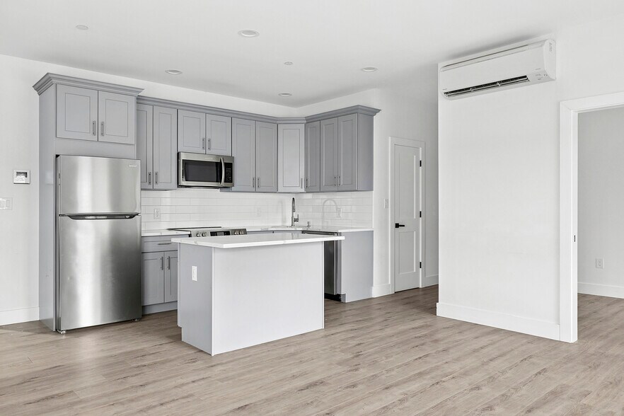 More Photos Of 533 Greenwich St, Hempstead Apartments For Sale