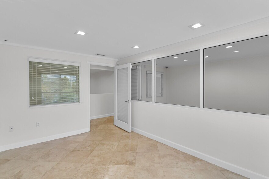 More Photos Of 8200-8358 NW 30th Ter, Doral Warehouse For Lease