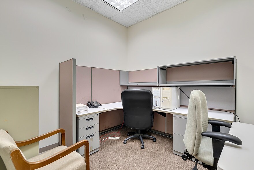 More Photos Of 4229 Lafayette Center Dr, Chantilly Business Park For Lease