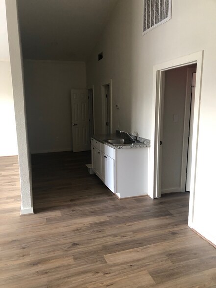 More Photos Of 1801 E Loop 336, Conroe Warehouse For Lease