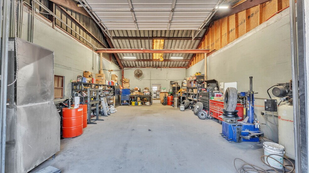 More Photos Of 705 Jerry Smith Rd, Dover Light Manufacturing For Sale