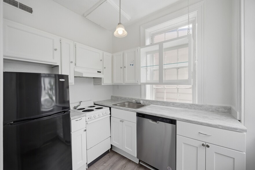More Photos Of 367 Middle St, Portsmouth Apartments For Sale