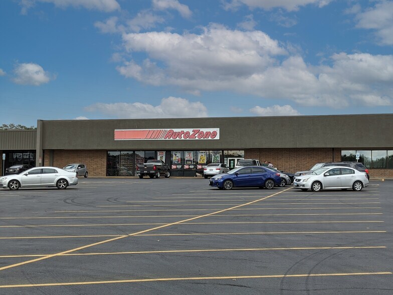 More Photos Of 1309-1385 N Galena Ave, Dixon Unknown For Lease