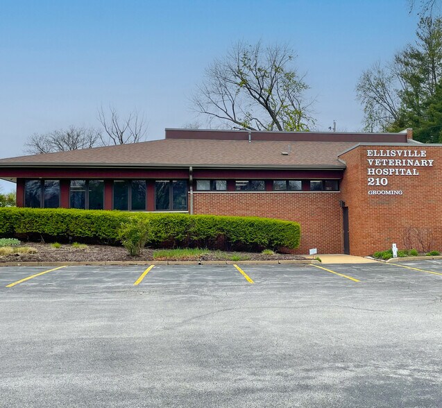 More Photos Of 210 Clarkson Rd, Ballwin Medical For Lease