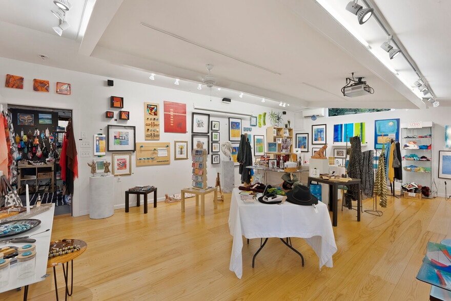 More Photos Of 29 Whitfield St, Guilford Storefront Retail Residential For Lease