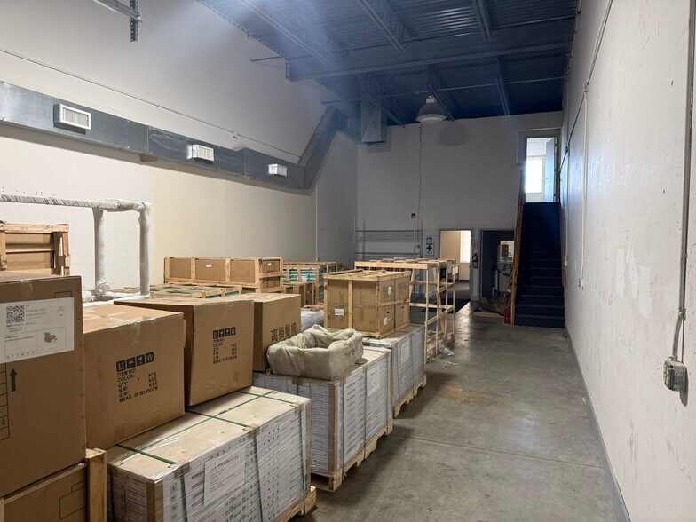 More Photos Of 324 2nd Street Pike, Southampton Light Distribution For Lease