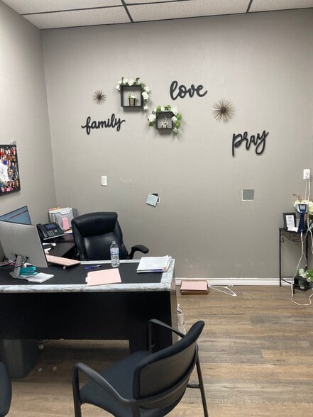 More Photos Of 1113 E Sinton St, Sinton Storefront For Lease