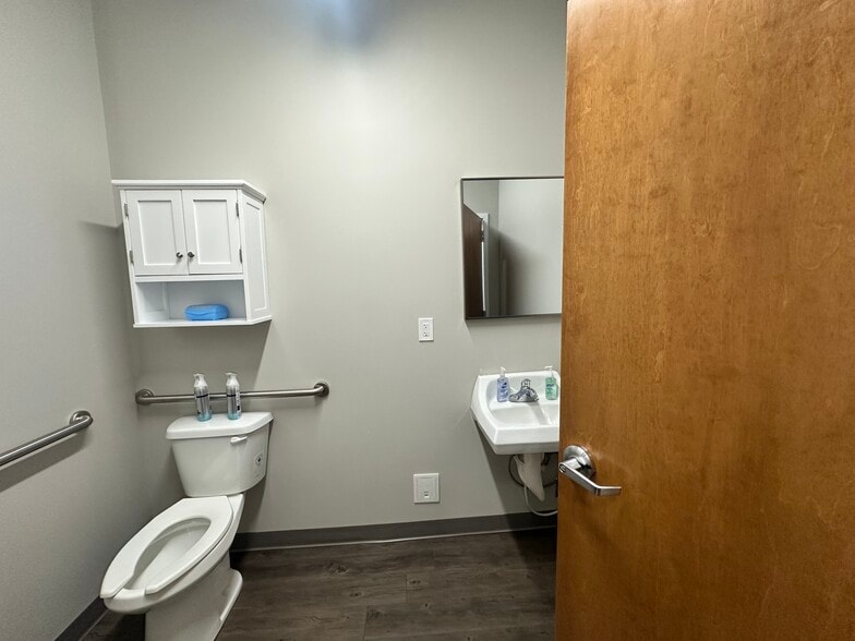 More Photos Of 540 Lake Center Pky, Cumming Office For Lease
