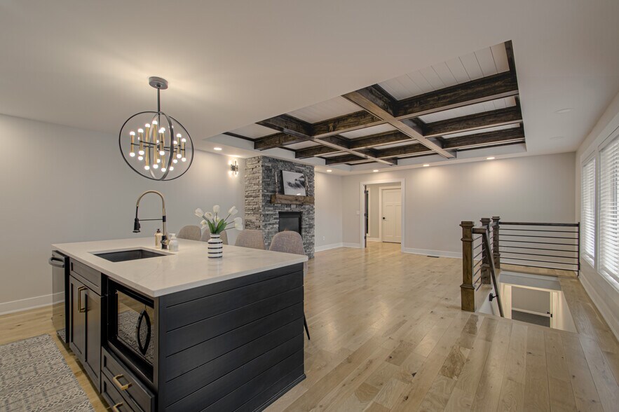 More Photos Of 1600 SW Market St, Lee's Summit Office For Sale