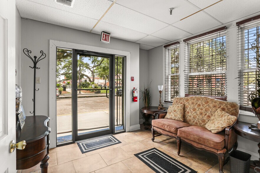 More Photos Of 309 Goode St, Houma Showroom For Sale