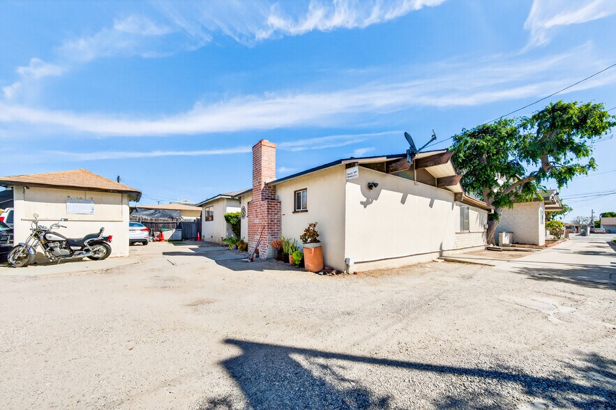 More Photos Of 15003 Larch Ave, Lawndale Apartments For Sale