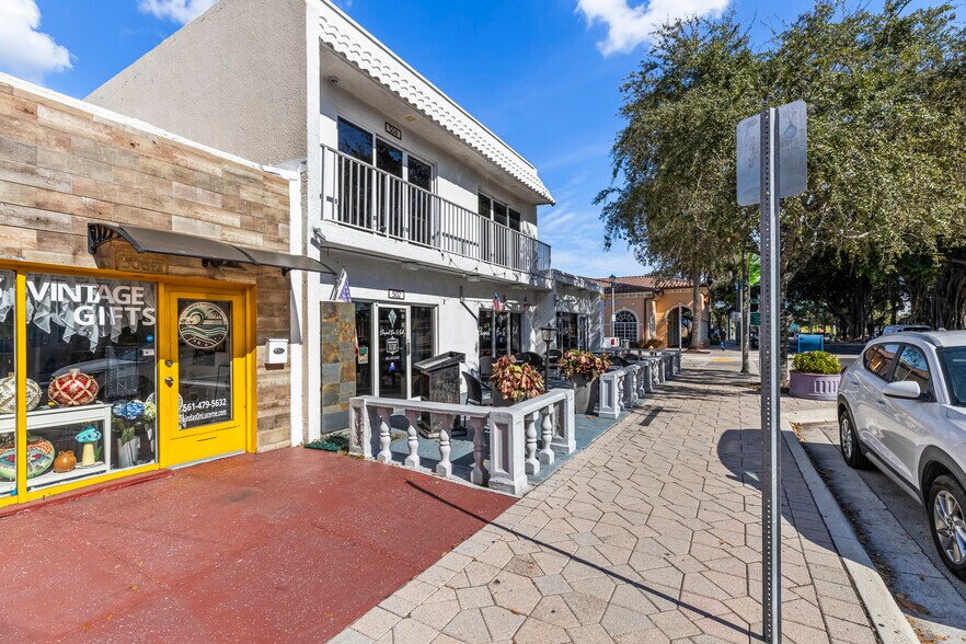 More Photos Of 502-504 Lucerne Ave, Lake Worth Restaurant For Lease