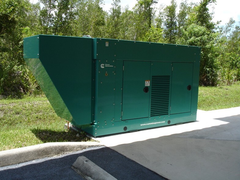 More Photos Of 422 NE 2nd Pl, Cape Coral Office For Lease