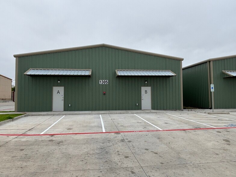 More Photos Of 1305 Industrial Dr, Royse City Warehouse For Lease