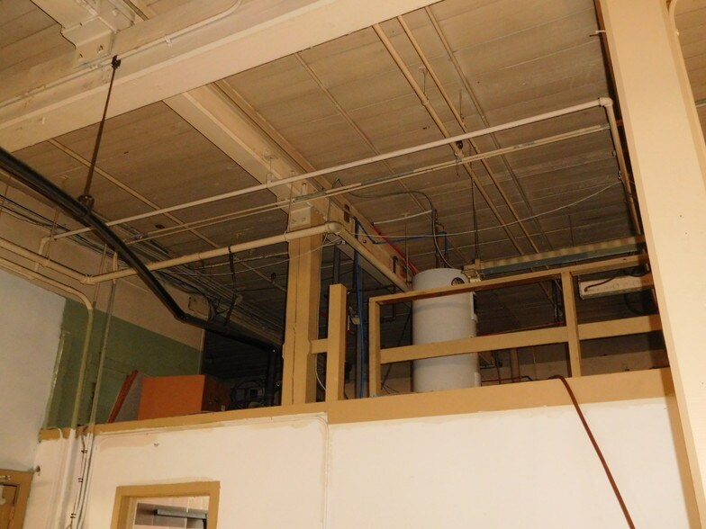 More Photos Of 95 Granby St, Bloomfield Manufacturing For Sale