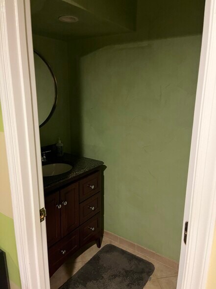 More Photos Of 10555 Metropolitan Ave, Kensington Medical For Sale