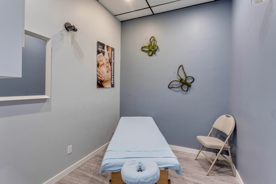 More Photos Of 3739 8 Ave SW, Edmonton Storefront For Sale