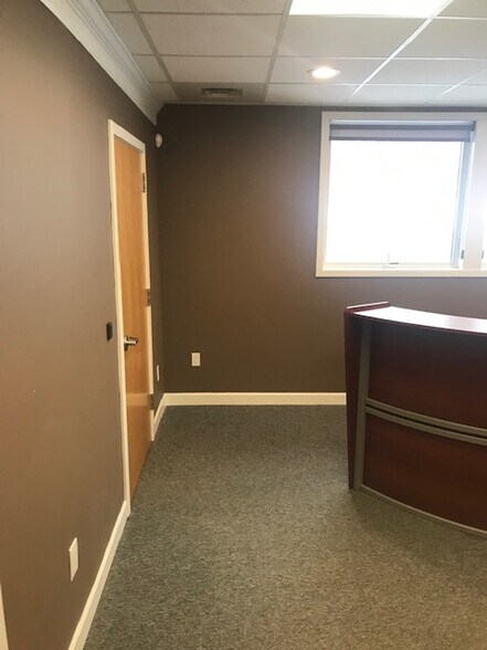 More Photos Of 1157 Fairport Rd, Fairport Medical For Lease