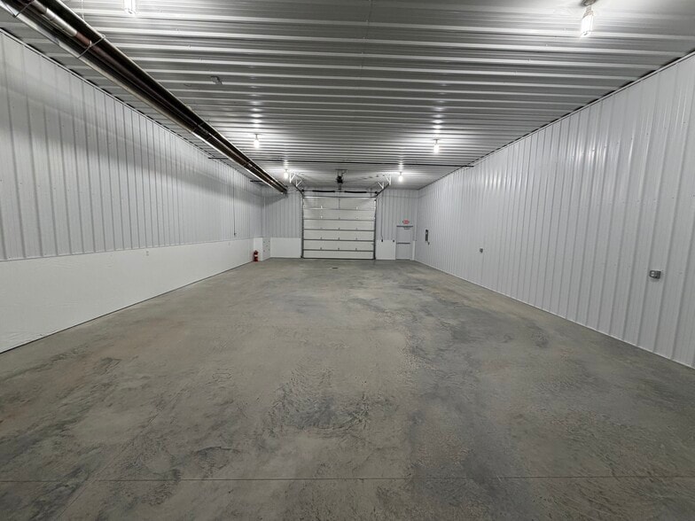 More Photos Of 2014 Cabintown Rd, Bloomington Industrial For Lease