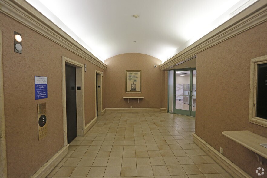 More Photos Of 11911 San Vicente Blvd, Los Angeles Office For Lease
