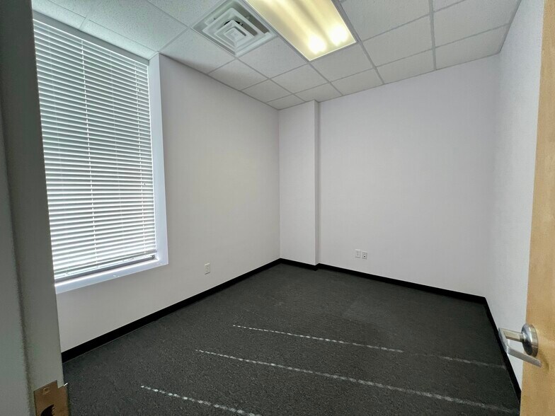 More Photos Of 185 Airport Rd, Fayetteville Warehouse For Lease