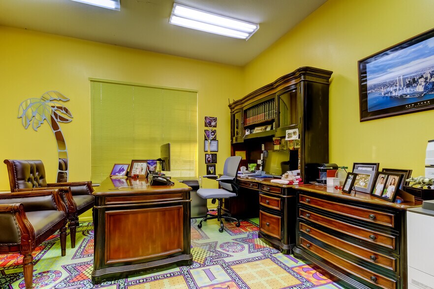 More Photos Of 8816 W Robson St, Tampa Religious Facility For Sale