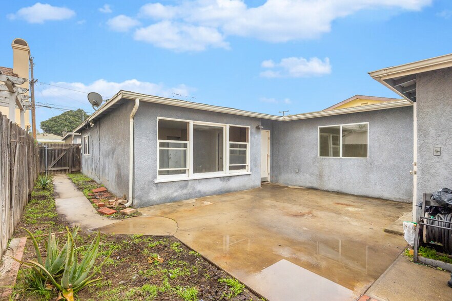 More Photos Of 18508 Kingsdale Ave, Redondo Beach Multifamily For Sale