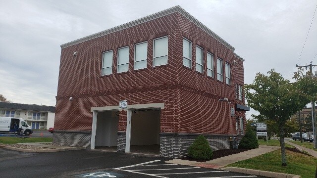 More Photos Of 27 Town Line Rd, Wethersfield Office For Lease