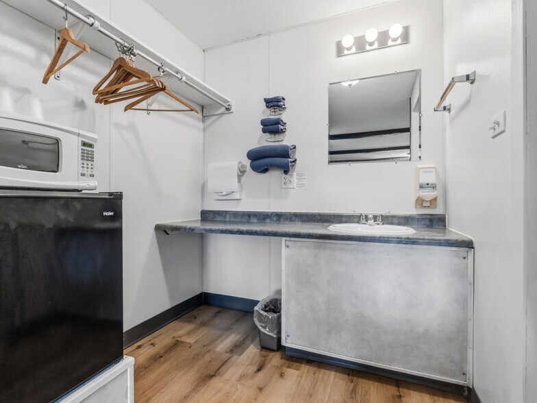 More Photos Of 16154 US 63 Hwy, Hayward Hotel For Sale