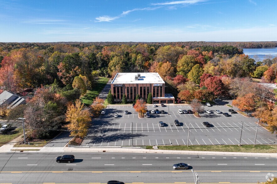 More Photos Of 1823 Eastchester Dr, High Point Office For Lease