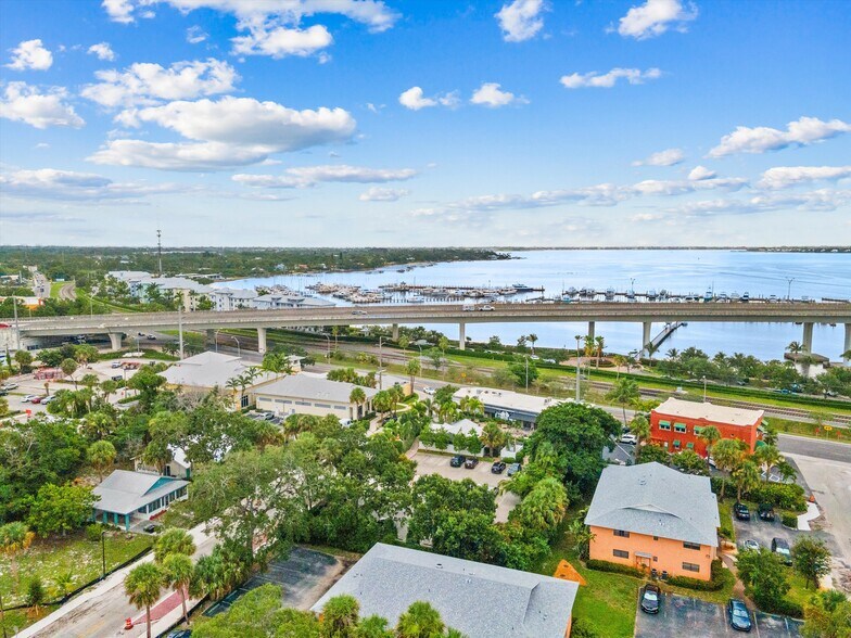 More Photos Of 514 NW Dixie Hwy, Stuart General Retail For Sale