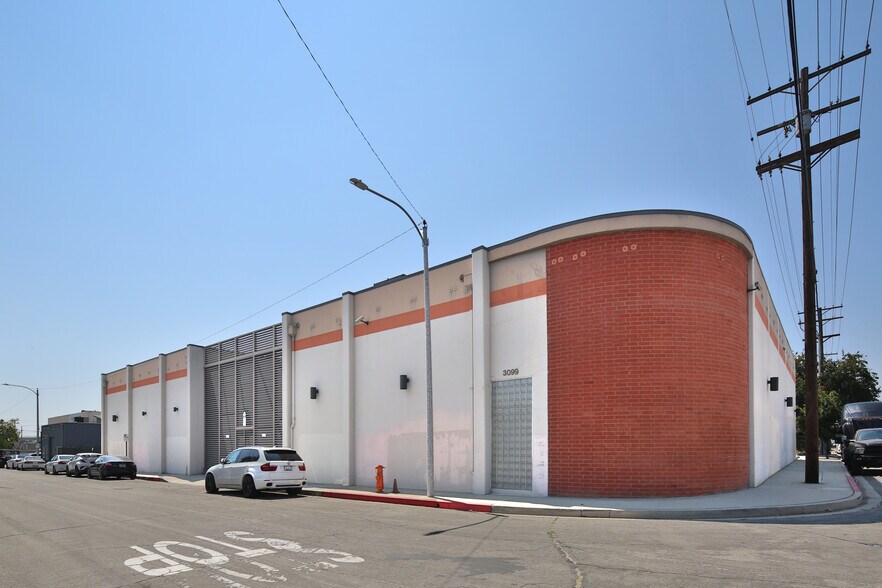 Primary Photo Of 3099 N California St, Burbank Manufacturing For Lease