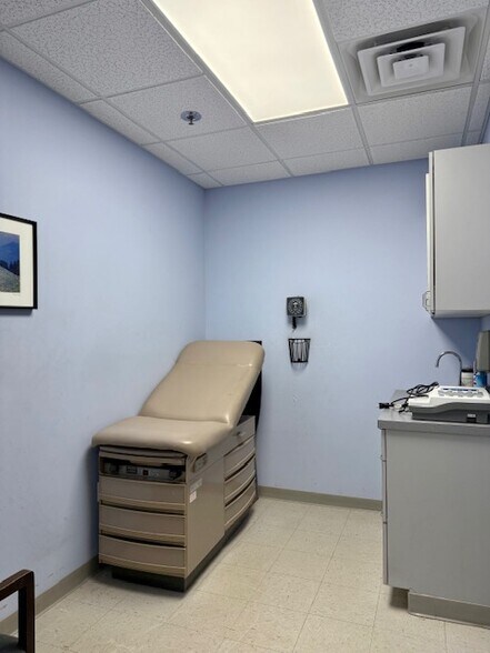 More Photos Of 333 Old Hook Rd, Westwood Medical For Sale