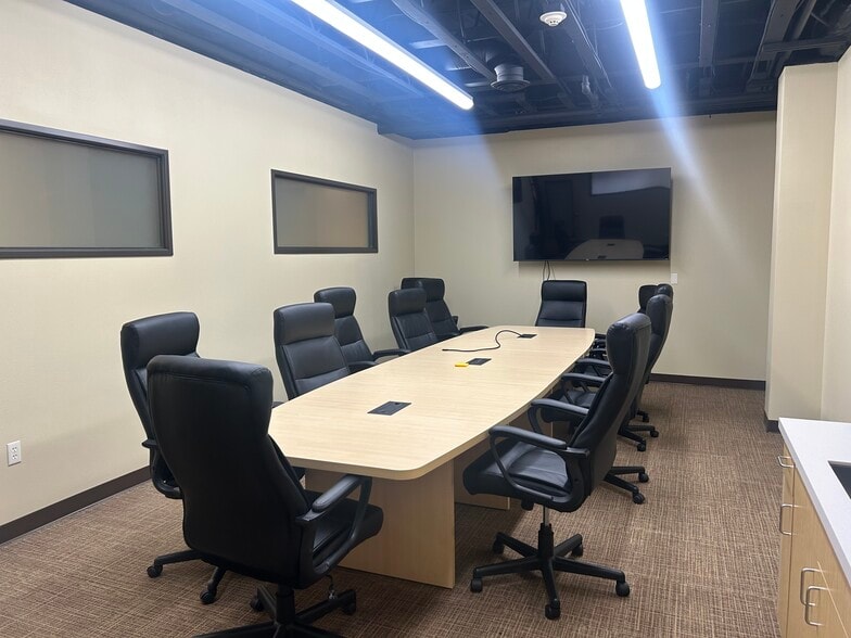 More Photos Of 2500 NE Twin Knolls Dr, Bend Medical For Lease