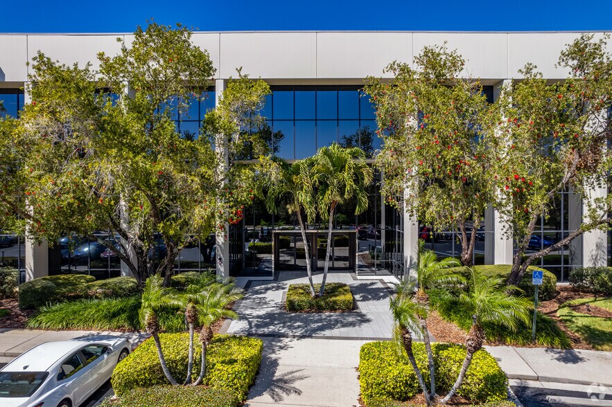 More Photos Of 877 Executive Center Dr W, Saint Petersburg Office For Lease