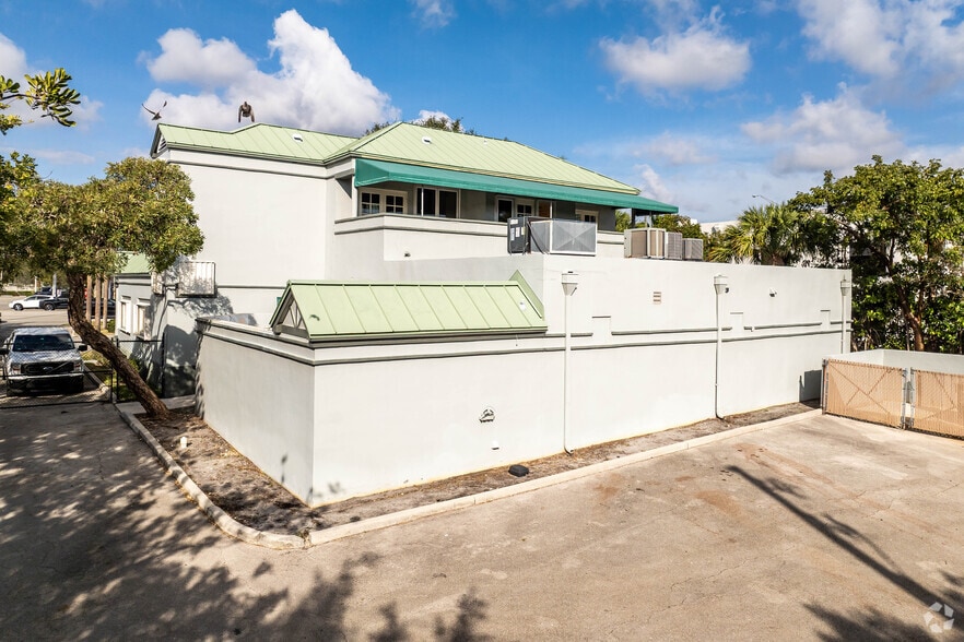 More Photos Of 540 S Federal Hwy, Deerfield Beach Freestanding For Lease