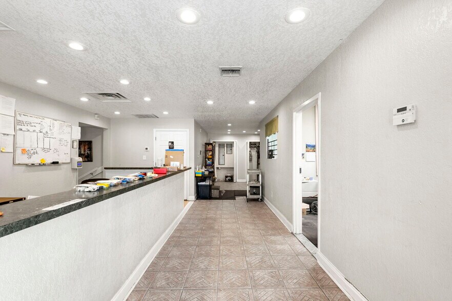 More Photos Of 1237 Lady Marion Ln, Dunedin Office For Lease